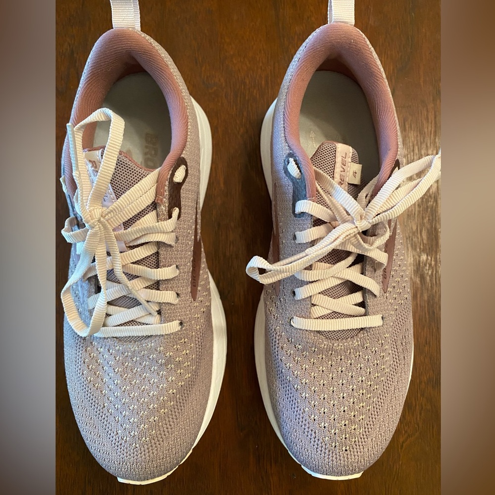 Brooks Revel 4